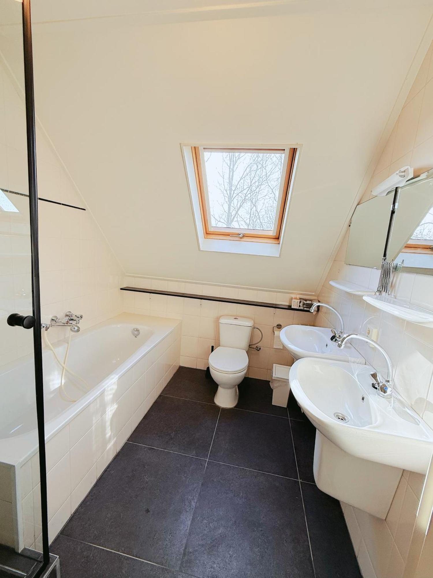 Comfort Villa For 8 People Zeewolde Bagian luar foto